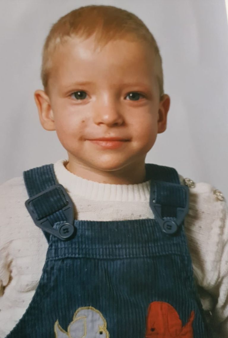 Benjamin O. Giese als kleines Kind in Latzhose